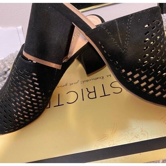 Restricted Peep-Toe Sandal Kitten Heel Black Size 6M New in Box - Picture 2 of 4